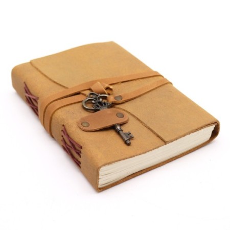 Oiled Tan Leather & Key - 200 pages - 13x18cm Oiled Tan Leather & Key - 200 pages - 13x18cm
