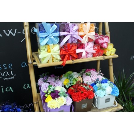 Set of 3 Soap Flower Heart Box - Spring Roses Set of 3 Soap Flower Heart Box - Spring Roses